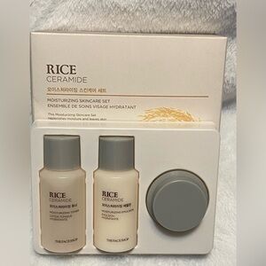 -Moisturizing Skincare Set-